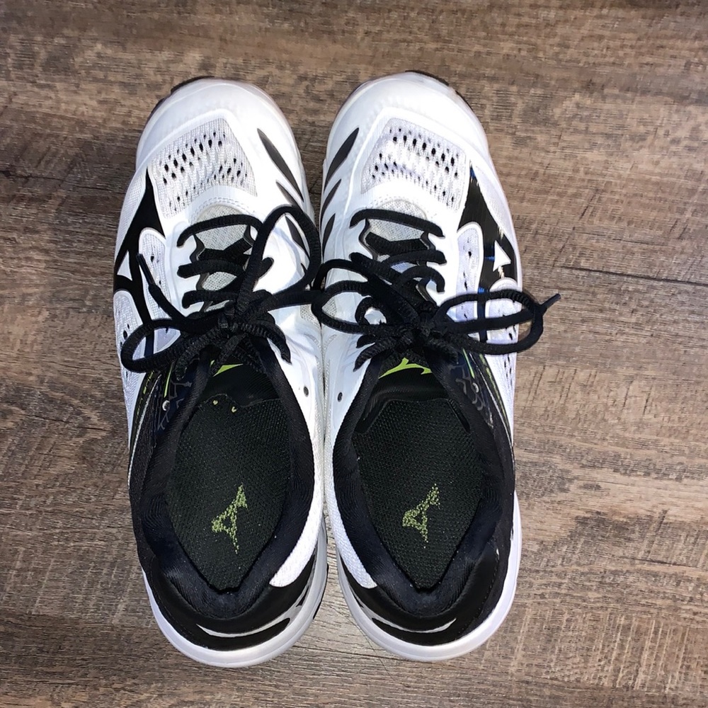MIZUNO VOLLEYBALL SHOES!!